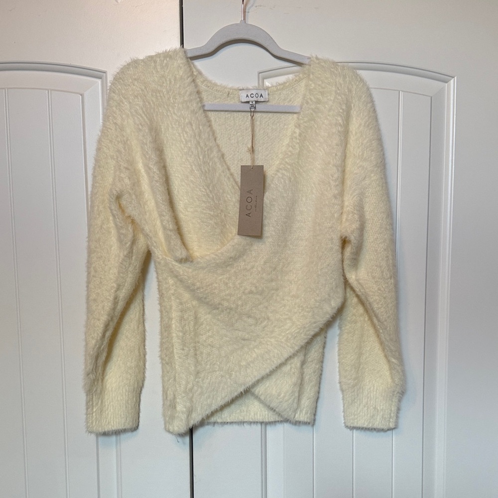NWT Acoa Cream Women Sweater size Small
